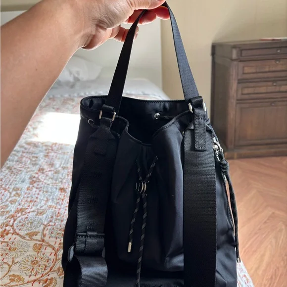 lululemon athletica Black Crossbody Drawstring Bucket Bag - Picture 4 of 6